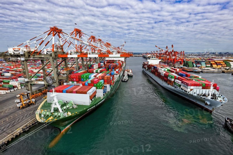Super Post Panamax Container Ship Loading, Port of Elizabeth, Newark, New Jersey, USA, North America