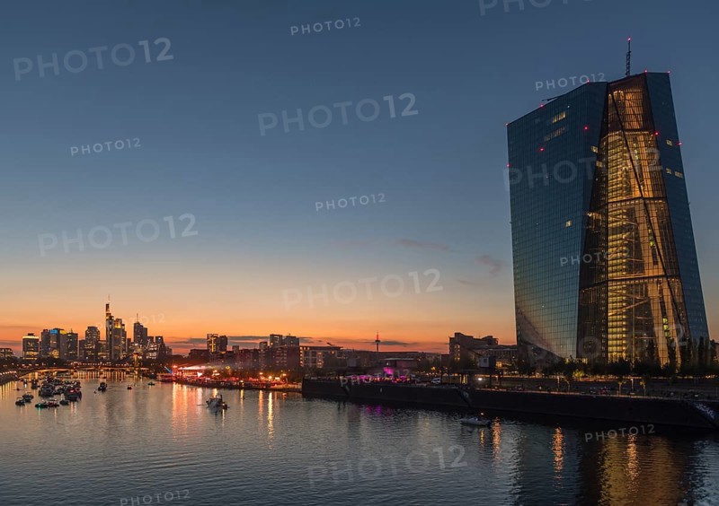 Europe Open Air Concert at the Weseler Werft and the ECB in front of the skyline on the Main, Deutschherrnbrücke, Frankfurt am Main, Hesse, Germany, Europe