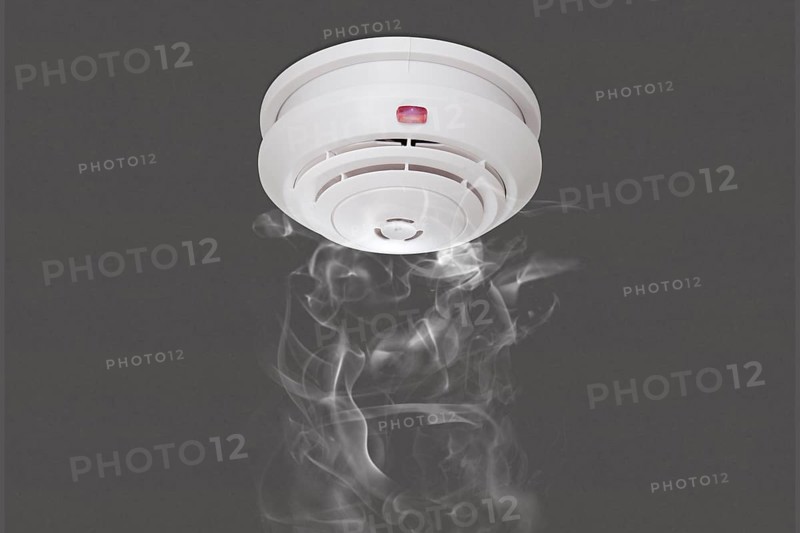 Smoke detector under the ceiling wall