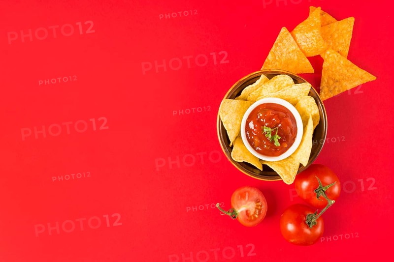 Dipping nacho chips