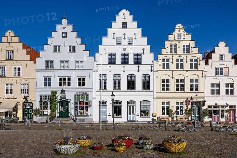 Historic houses on the market square of Friedrichstadt, stepped gable houses, Dutch merchants' houses, Friedrichstadt, North Frisia, Schleswig-Holstein, Germany, Europe