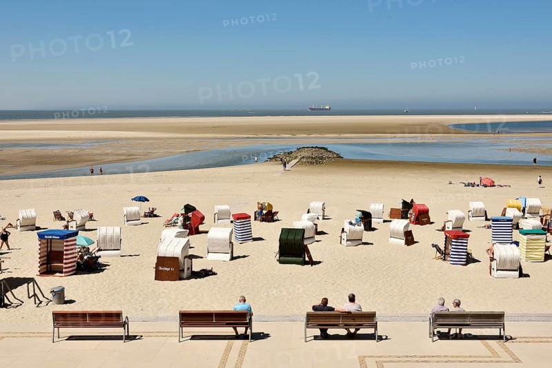 Promenade view of beach and North Sea, Borkum, East Frisian Island, East Frisia, Lower Saxony, Germany, Europe