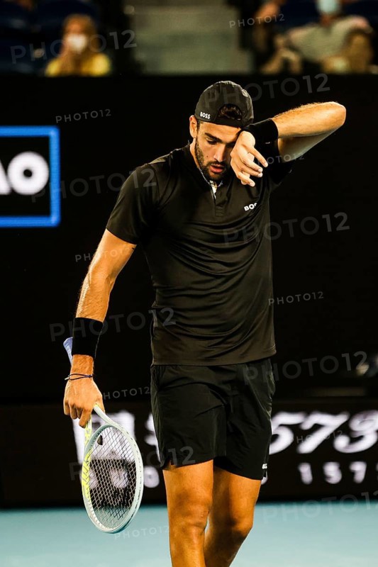 MELBOURNE, AUSTRALIA, JANUARY 23: Matteo Berrettini of Italy plays Pablo Carreño Busta of Spain on Day 7 of the 2022 Australian Open at Melbourne Park on January 23, 2022 in Melbourne, Australia, Oceania