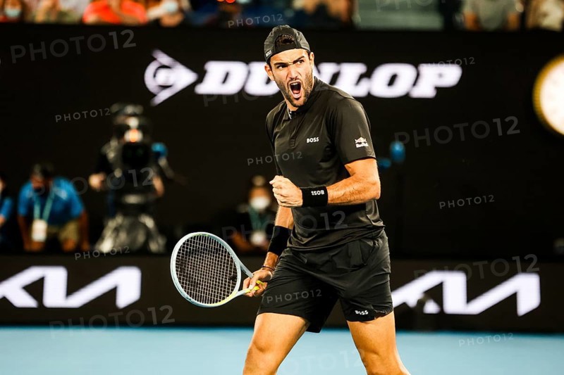 MELBOURNE, AUSTRALIA, JANUARY 23: Matteo Berrettini of Italy plays Pablo Carreño Busta of Spain on Day 7 of the 2022 Australian Open at Melbourne Park on January 23, 2022 in Melbourne, Australia, Oceania