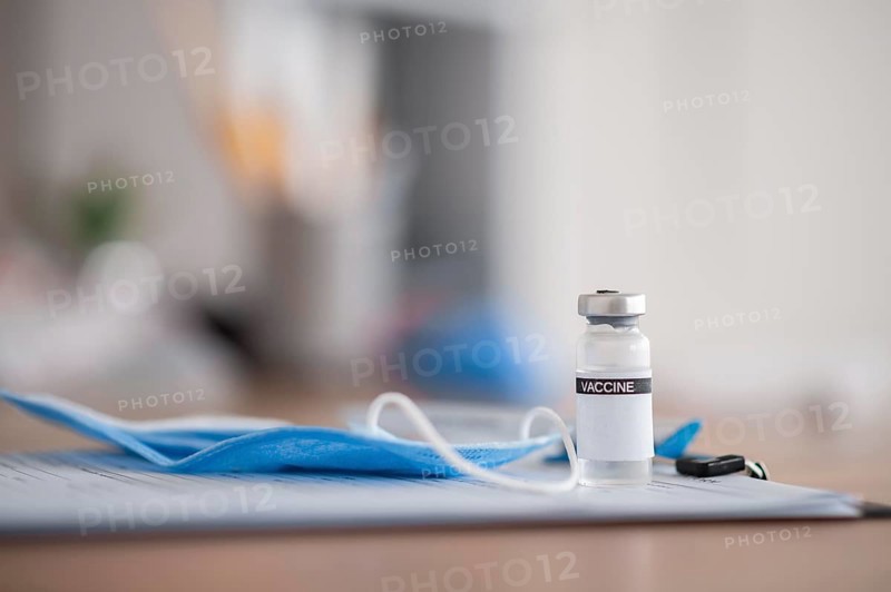 Composition vaccination elements with medical mask