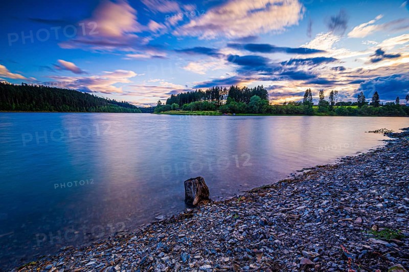 Sunset at the Zeulenroda Sea with blue sky and clouds, Zeulenroda-Triebes, Thuringia, Germany, Europe