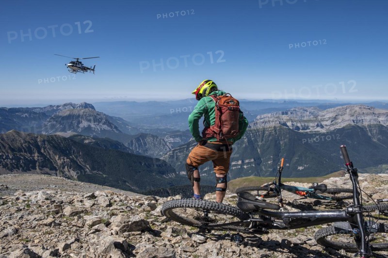 Helibike, helicopter lifts for mountain bikers, Punta Suelza, 2972 metros, Huesca, Spain, Europe