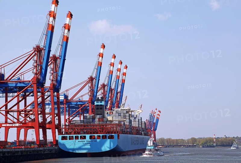 Maersk Edmonton in Hamburg, Maersk Edmonton landed in Hamburg, Germany, Europe
