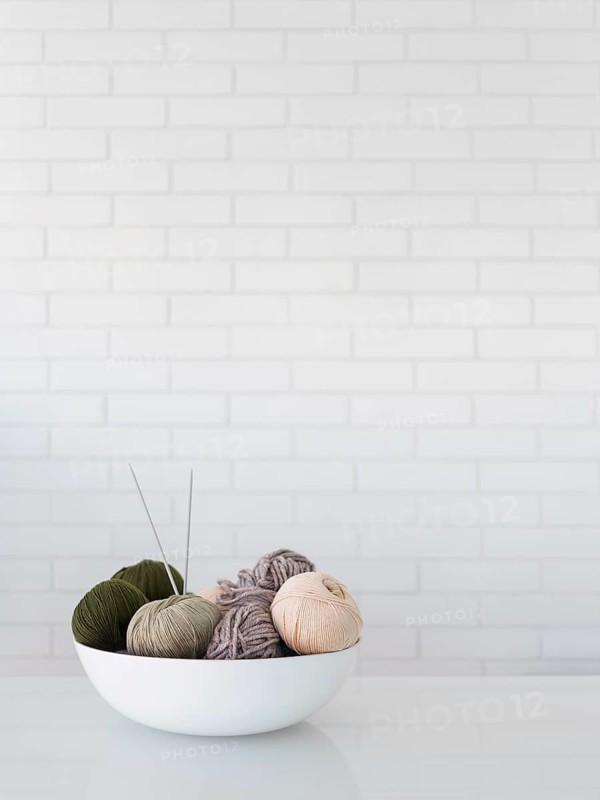 Bowl with wool thread knitting