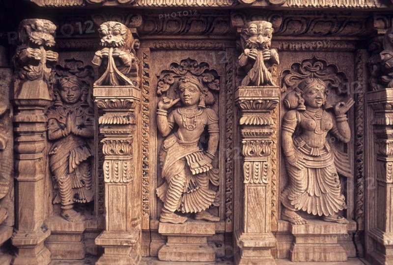 17th century wooden carvings in Meenakshi-Sundareswarar temple Chariot at Madurai, Tamil Nadu, South India, India, Asia