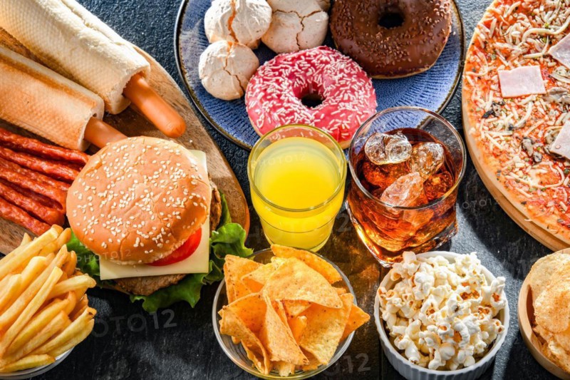 Foods enhancing the risk of cancer. Junk food