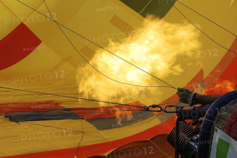 Flame for heating up an hot air balloon