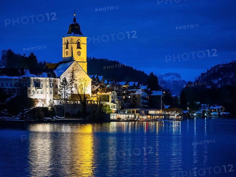 Winter mood, blue hour, St. Wolfgang am Wolfgangsee, Salzkammergut, Land Salzburg, Austria, Europe