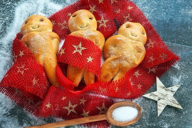 Grittibänz, Swiss version of the Stutenkerl made from yeast yeast dough with sultanas and sugar, Stutenmann