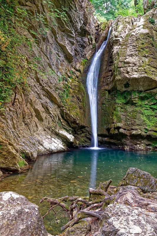 The San Fele waterfall near San Fele in the Comunità Montana in Basilicata in the Lucanian Apennines. San Fele, Basilicata, Southern Italy, Southern Europe