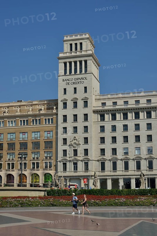 Building of Banco Espanol de Credito in Plaça de Catalunya square, Barcelona, ??Catalonia, Spain, Europe
