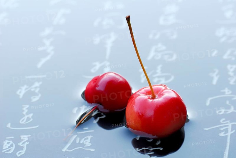 Decorative apples in water and Chinese characters
