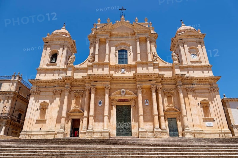 The cathedral of Noto, Cattedrale di San Nicolo, built in the Sicilian Baroque style. The historic centre of Noto is a UNESCO World Heritage Site. Noto, Sicily, Italy, Southern Europe, Europe