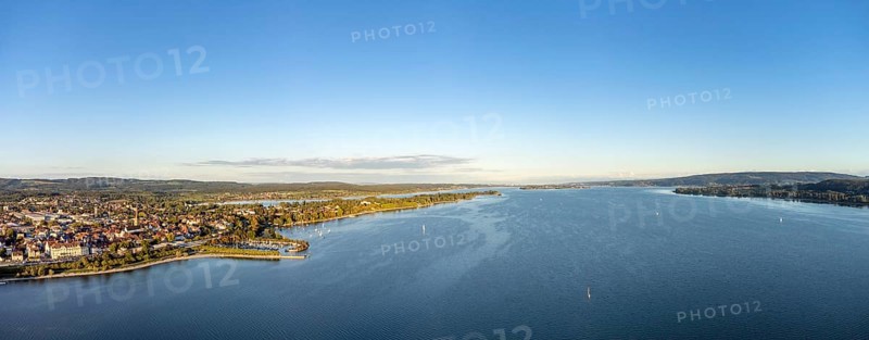 Aerial view of Lake Constance with the town of Radolfzell and the Mettnau peninsula, on the horizon the island of Reichenau, on the right the Höri peninsula, Constance district, Baden-Württemberg, Germany, Europe