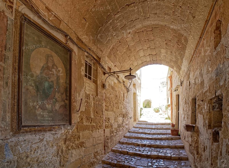 Paths and corridors in the tuff of the Sassi Barisano in the cave town of Matera. The cave settlements, Sassi, are a UNESCO World Heritage Site. Matera, Basilicata, Southern Italy, Southern Europe