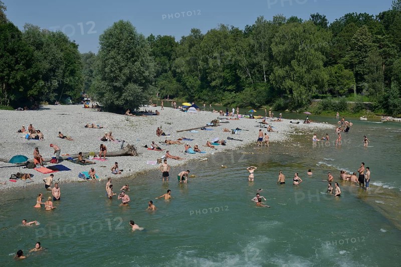 Bathers at the Flaucher, Isar, Thalkirchen, Munich, Upper Bavaria, Bavaria, Germany, Europe