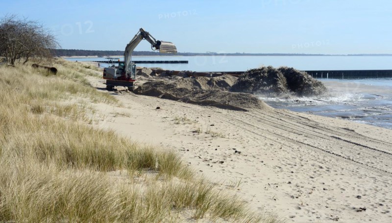 Renaturation, Repair of erosion-damaged beach. Sand is sucked up from the seabed and pumped via pipeline to the beach in Ystad, Skåne, Sweden, Baltic Sea, Scandinavia, Europe