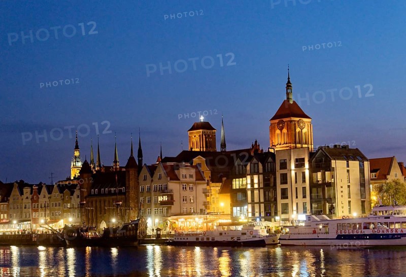 The harbour district on the Motlawa river, Motlawa, in the city centre of Gdansk, illuminated in the evening. Gdansk, Pomerania, Poland, Europe