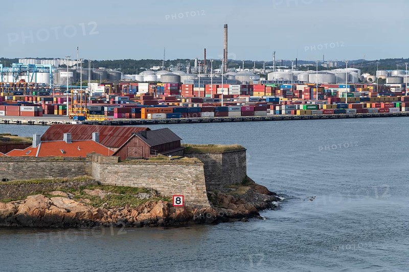 Fortress Nya Elfsborg or New Älvsburg at the mouth of the river Göta älv into the Kattegat, container, harbour of Gothenburg, Västra Götalands län, Sweden, Europe