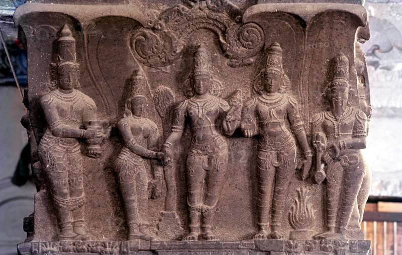 Marriage of Parvati Sculptures in Ramaswamy temple pillared Mahamandapatam in Kumbakonam, Tamil Nadu, India, Asia