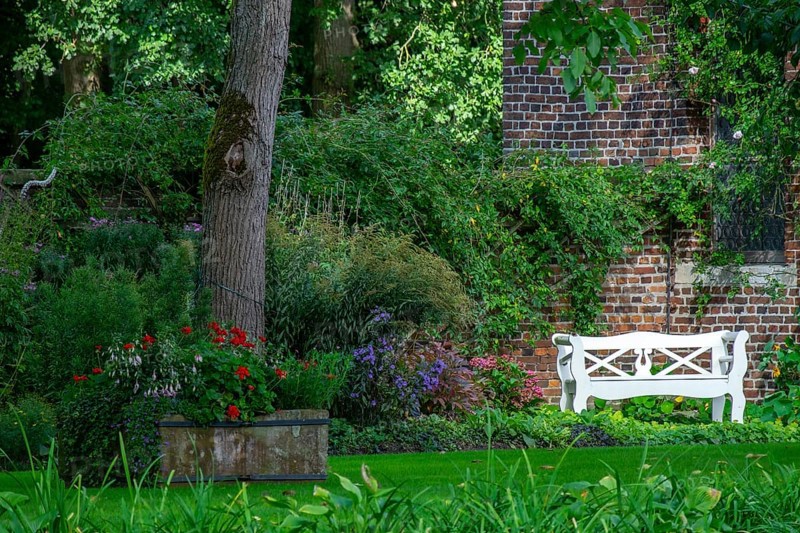 White garden bench, Welbergen, Münsterland, North Rhine-Westphalia, Germany, Europe