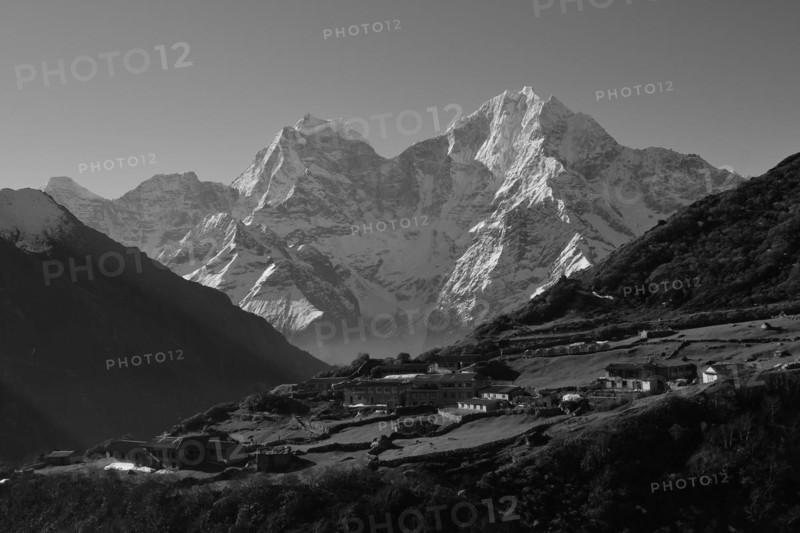 Village Dhole and Mt Thamserku, Everest National Park