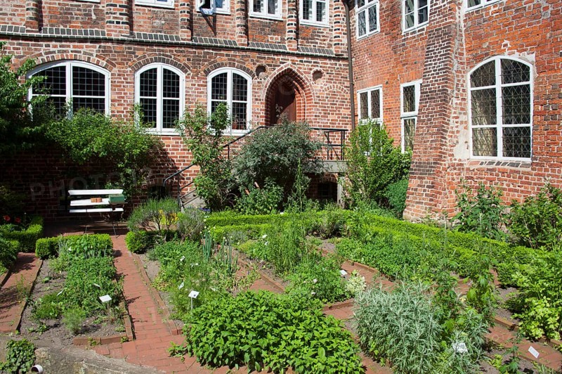 Benediktinerinne kloster Lüne, Benedictine monastery, monastery garden, Grapengießerstraße, Old Town, Lüneburg, Lower Saxony, Germany, Europe