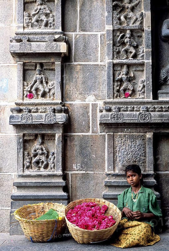 A girl selling flowers passageway of east gopuram in Thillai Nataraja temple in Chidambaram, Tamil Nadu, South India, India, Asia