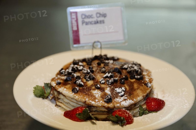 Pancakes with Oreo biscuit pieces and strawberries, sprinkled with icing sugar, Manhattan, New York City, New York, USA, North America