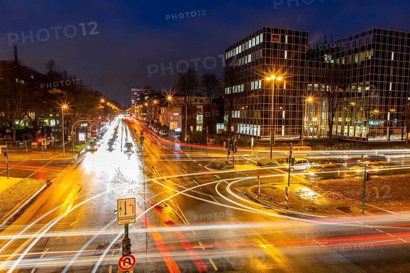 Bundesstrasse B224, Alfredstrasse, in Essen Rüttenscheid, evening rush hour traffic, this area would also be affected by a diesel driving ban, Essen, North Rhine-Westphalia, Germany, Europe
