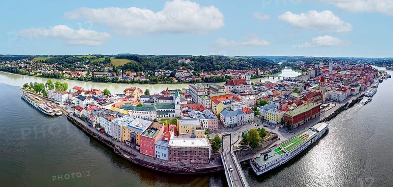 Danube with Prinzregent Luitpoldbrücke, behind Old Town Passau, behind Innstadt, aerial view, Dreiflüssestadt Passau, independent university town, administrative district Lower Bavaria, Eastern Bavaria, Bavaria, Germany, Europe