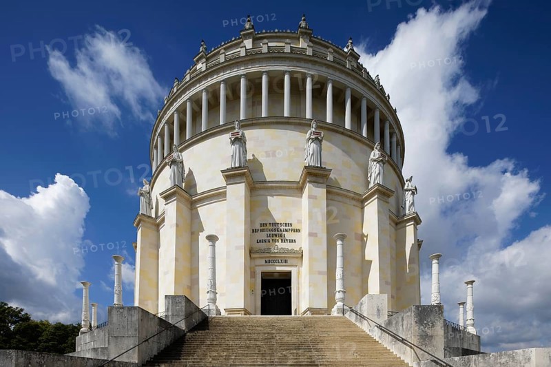 Portal, entrance, monument Befreiungshalle Kehlheim, round hall with dome, 45 m high, 29 m diameter, classicism, built 1842 to 1863 by Friedrich von Gärtner and Leo von Klenze, Michelsberg, Kelheim, Lower Bavaria, Bavaria, Germany, Europe