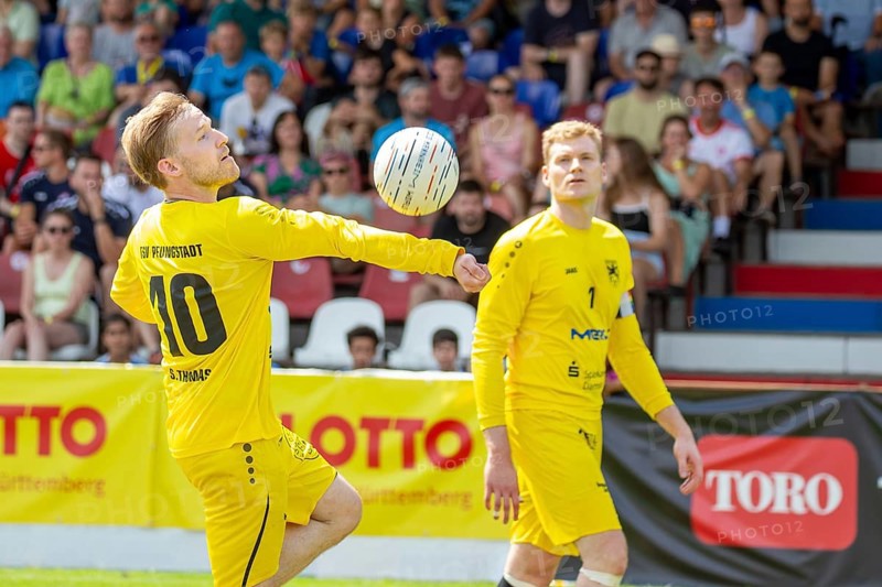 Fistball: TSV Pfungstadt against Union Tigers Vöcklabruck (IFA 2024 Fistball World Tour Finals Mannheim, Final) . Picture: Sebastian Thomas (10) serves for Patrick Thomas (1), Pfungstadt