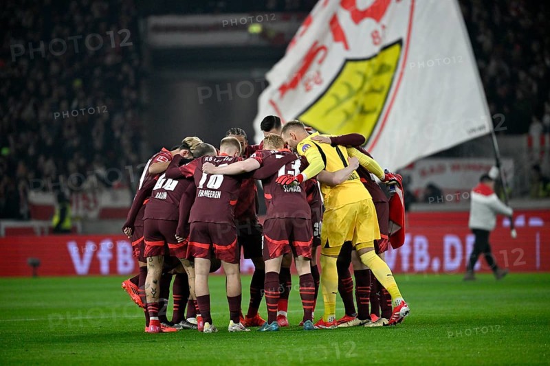 Team building, team circle in front of the start of the match RB Leipzig RBL VfB Stuttgart MHPArena, MHP Arena Stuttgart, Baden-Württemberg, Germany, Europe