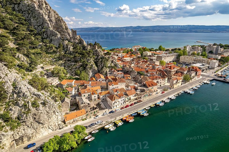 The old town centre of Omis with the ruins of the Mirabella or Peovica fortress seen from above, Croatia, Europe