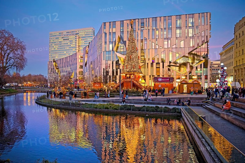 Dreischeibenhaus and Christmas market in front of the Koe-Bogen by architect Daniel Libeskind, Düsseldorf, North Rhine-Westphalia, Germany, Europe