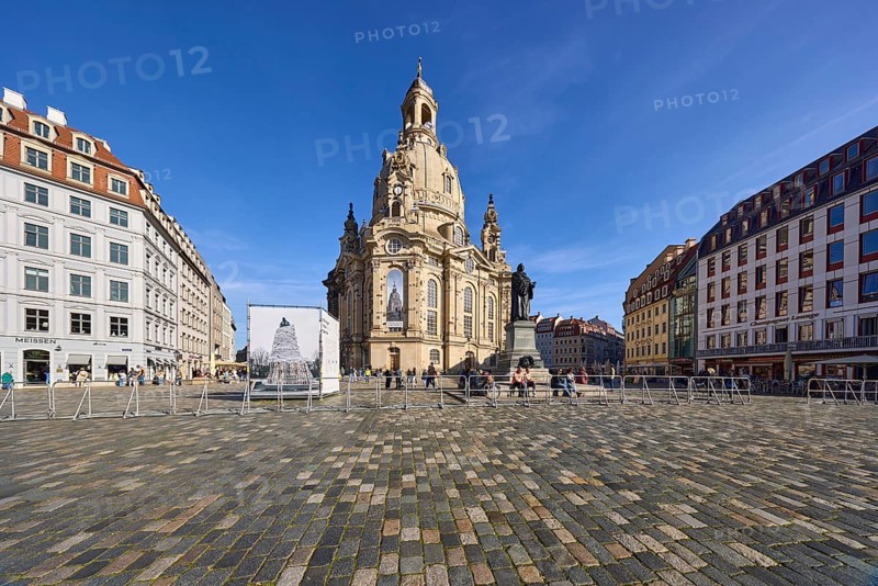 Frauenkirche Dresden, architectural style baroque, security barrier, general modern architecture, deep blue sky with veil clouds, Neumarkt square, Dresden, state capital, independent city, Saxony, Germany, Europe