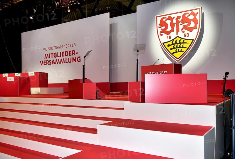 Podium, empty, coat of arms, logo, General Assembly VfB Stuttgart 2025, Hanns-Martin-Schleyer-Halle, Stuttgart, Baden-Württemberg, Germany, Europe