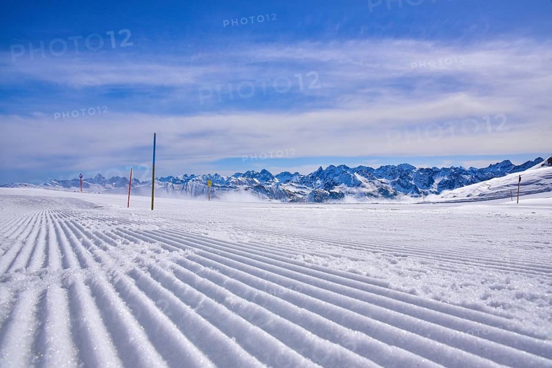 Ski slope in the ski area Hoher Ifen in Kleinwalstertal, in the foreground tracks of a snow groomer, in the background the Allgäu and Lechtal Alps, Allgäu, Vorarlberg, Austria, Europe