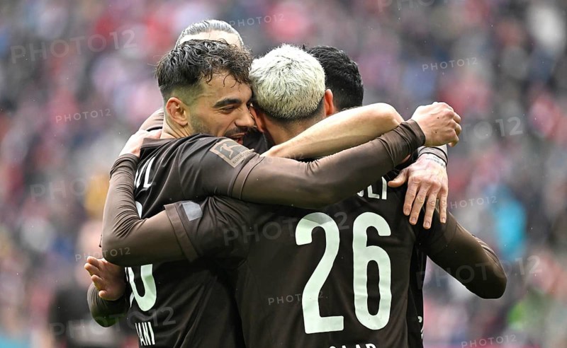 Goal celebration Elias Saad FC St. Pauli (26) Danel Sinani FC St. Pauli (10) Maniolis Saliakas FC St. Pauli (02) Allianz Arena, Munich, Bavaria, Germany, Europe
