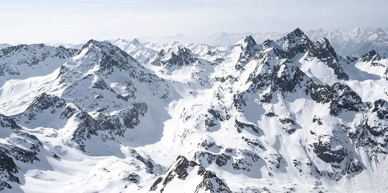 View of snow-covered mountain panorama, view from Sulzkogel, behind summit Hochreichkopf, Acherkogel, Wechnerkogel and Maningkogel, Kühtai, Stubai Alps, Tyrol, Austria, Europe