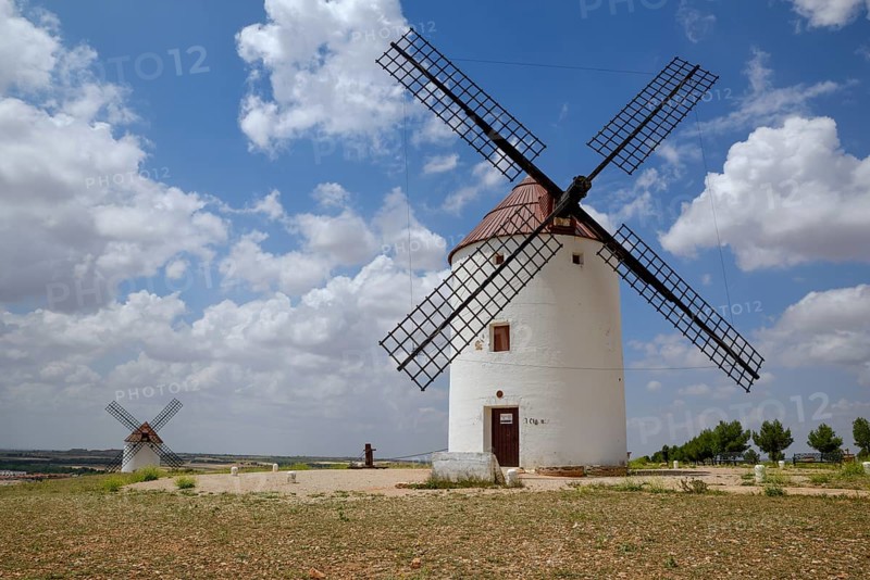 Windmills, Mota del Cuervo, Province of Cuenca, Castilla-La Mancha Region, Spain, Europe