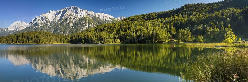 Lautersee, near Mittenwald, behind it the Karwendel Mountains, Werdenfelser Land, Upper Bavaria, Bavaria, Germany, Europe