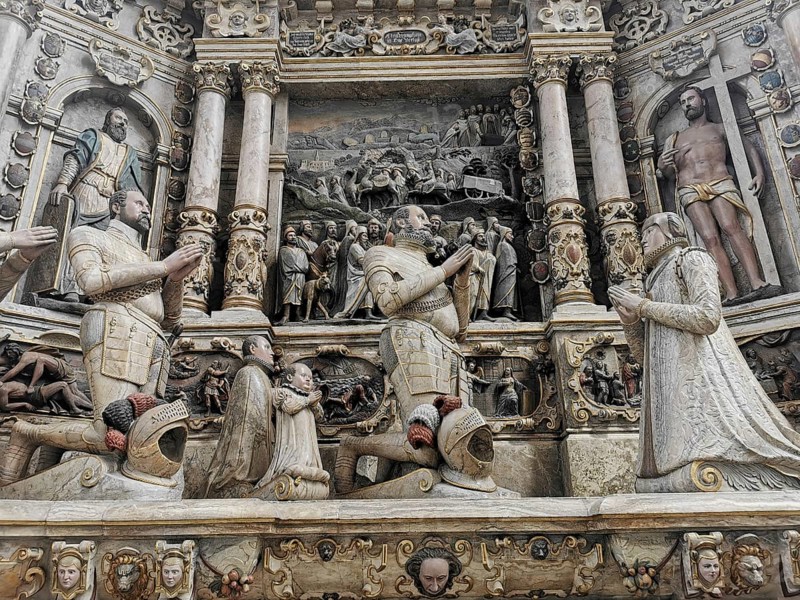 Epitaph, alabaster tomb, praying group of figures, Morizkirche, Evangelical Lutheran Town Church of St. Moriz, Coburg, Upper Franconia, Bavaria, Germany, Europe