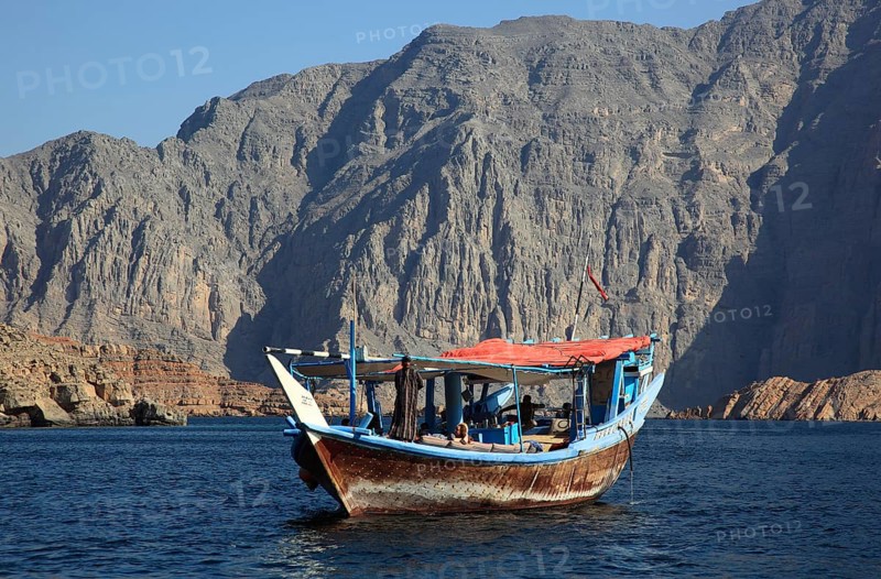Dhow in the bays of Musandam, Shimm Strait, in the Omani enclave of Musandam, Oman, Asia